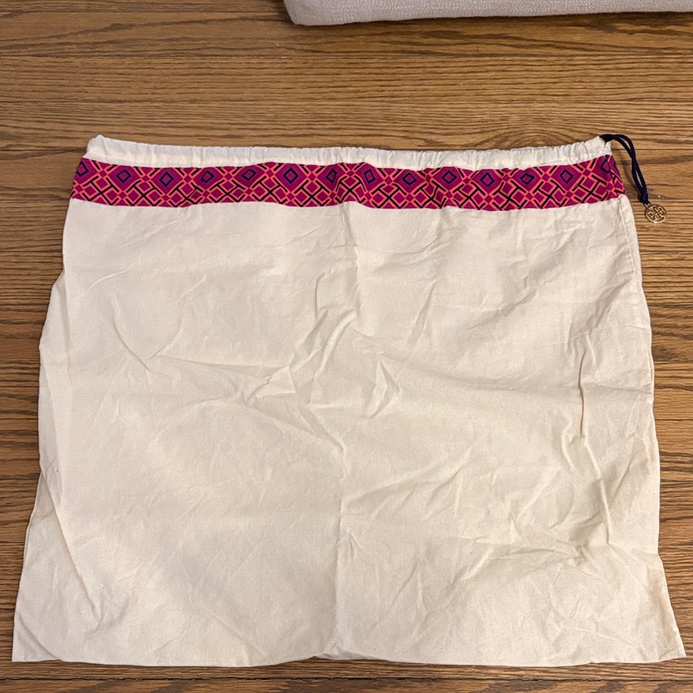 Cream Drawstring Dust Bag with Pink Geometric Trim